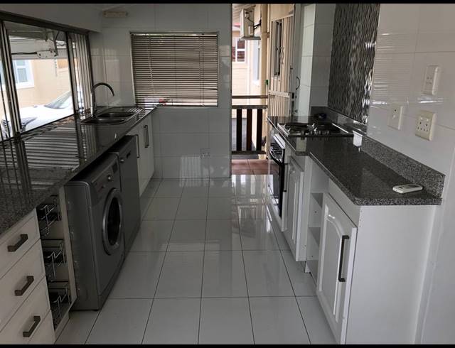 4 BEDROOM FREEHOLD RENTED IN SYDENHAM